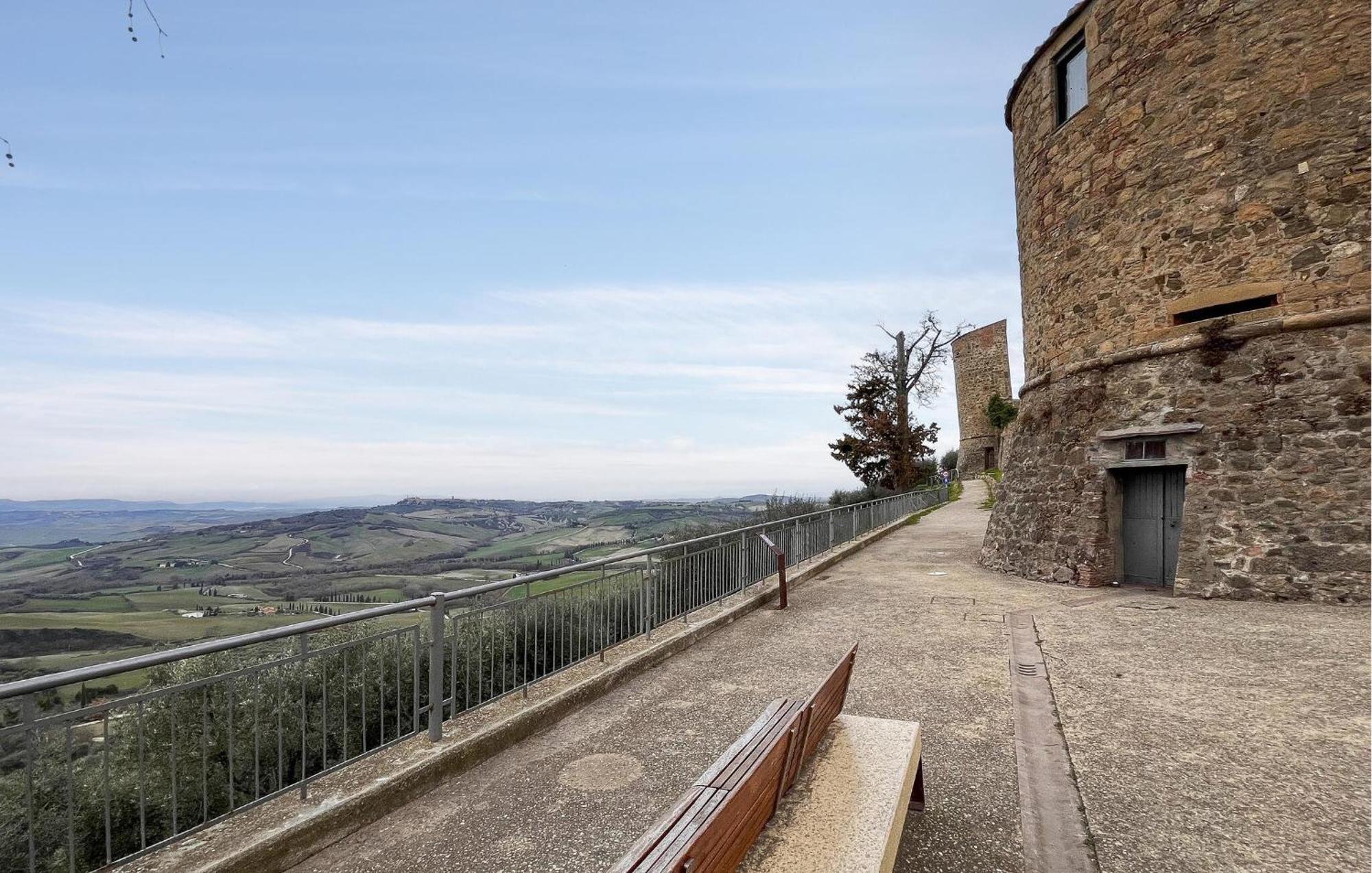 Cozy Apartment In Monticchiello With Wi-Fi Buitenkant foto